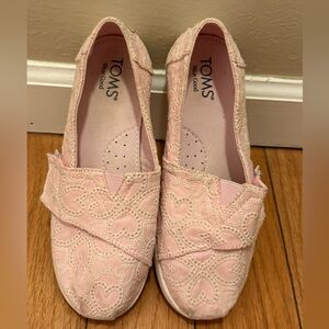 TOMS girls Heart Lace Pink Flats, size 2